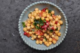 Small chickpeas salad