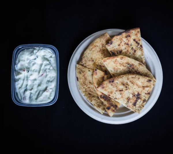 Tzatziki og fladbrød